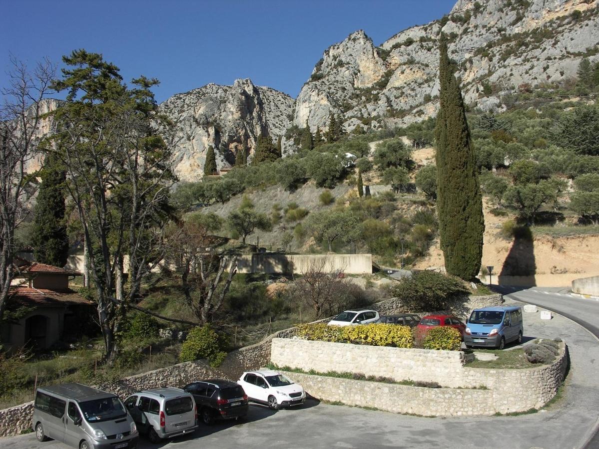 Hotel La Bonne Auberge Мустье-Сент-Мари Экстерьер фото